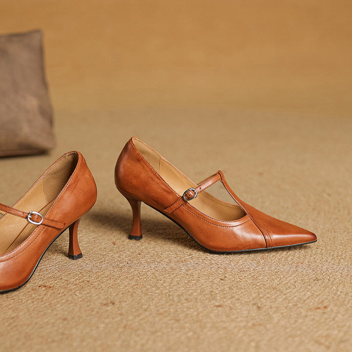 Pumps eleganti donna, tacco a spillo sottile e punta affusolata. Stile classico per un look impeccabile.