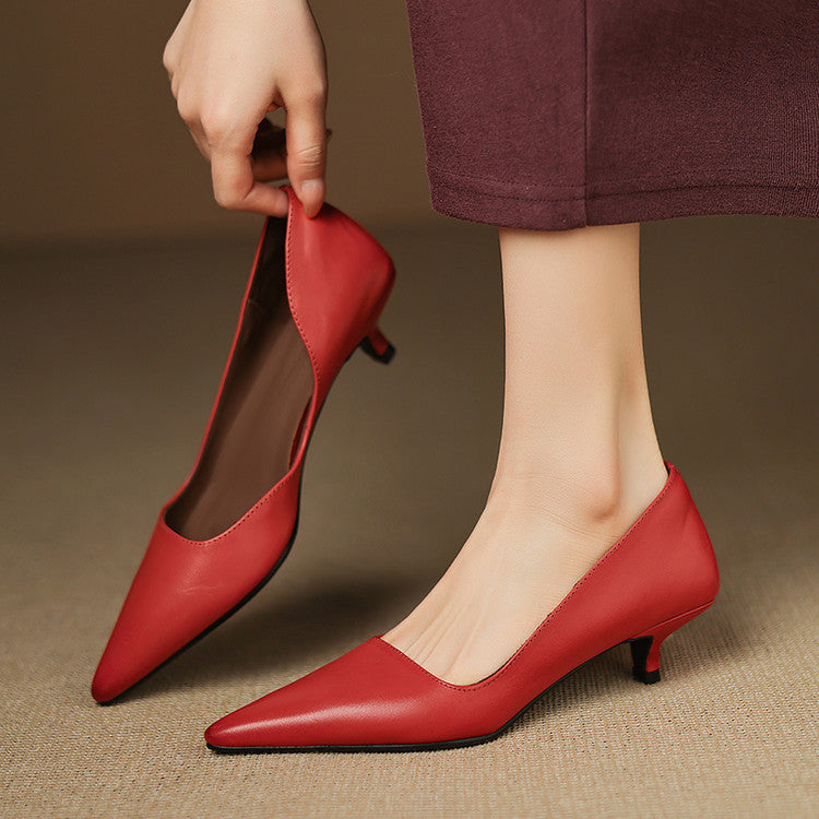 Tacchi donna comodi ed eleganti. Décolleté a punta neri ideali per l'ufficio o cerimonie.