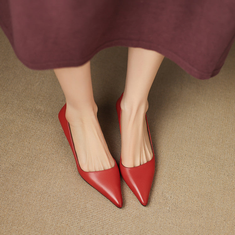 Scarpe da cerimonia donna eleganti. Décolleté a punta classiche, un must-have per eventi speciali.