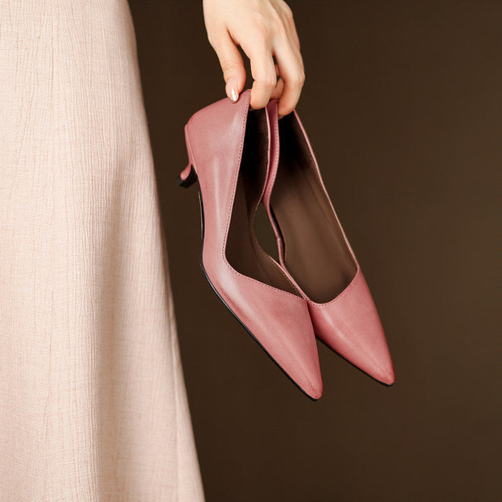Scarpe eleganti décolleté con tacco a spillo. Modello comodo per outfit primaverili e autunnali.
