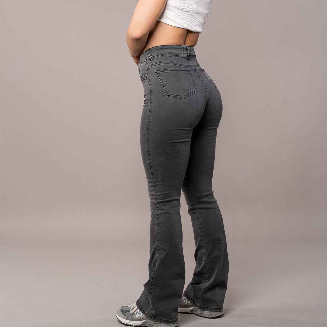 Jeans a zampa vita alta elasticizzati da donna, ideali per outfit casual o eleganti, massimizzando il comfort.
