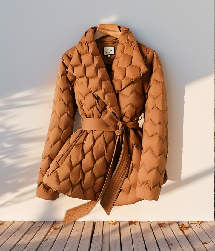 Giacca trapuntata da donna nera, calda, elegante e versatile per moda invernale e casual.
