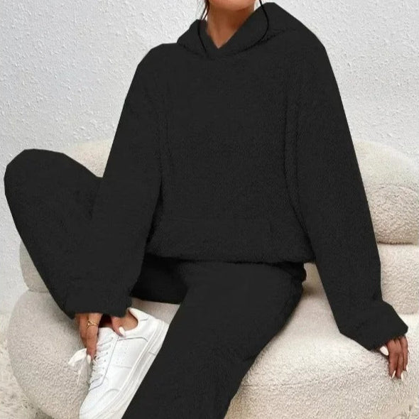 Felpa con cappuccio e jogger morbidi da donna, set coordinato per un abbigliamento casual e confortevole.