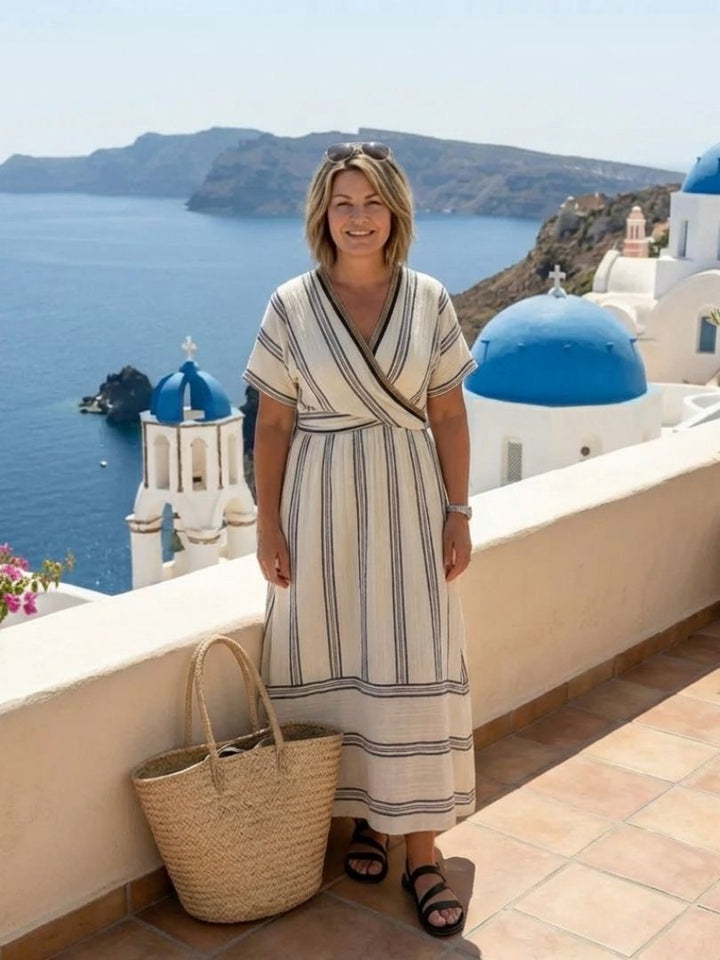 Abito midi a righe da donna, elegante e casual. Caratterizzato da scollo a V, vita incrociata e maniche corte.