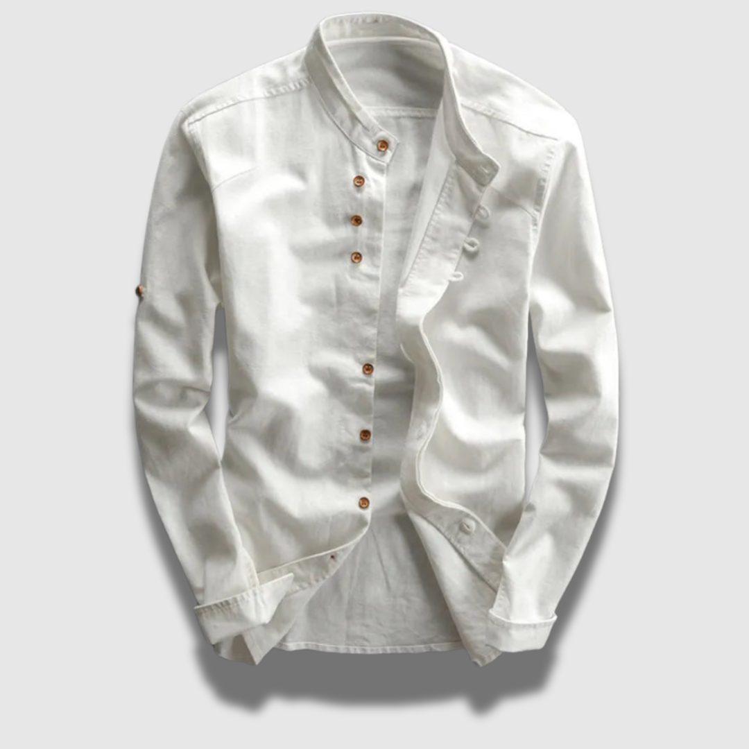 Elegante camicia uomo giapponese con abbottonatura distintiva, ideale per la moda maschile contemporanea.