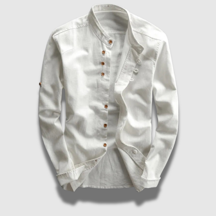 Elegante camicia uomo giapponese con abbottonatura distintiva, ideale per la moda maschile contemporanea.