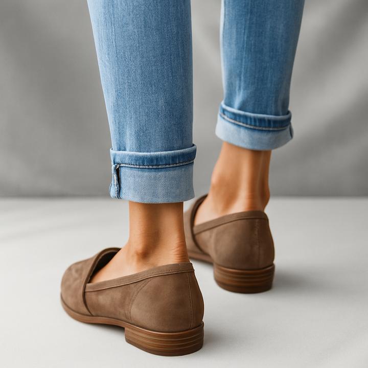 Mocassini grigi donna, scarpe eleganti a punta per la moda femminile, comfort versatile.