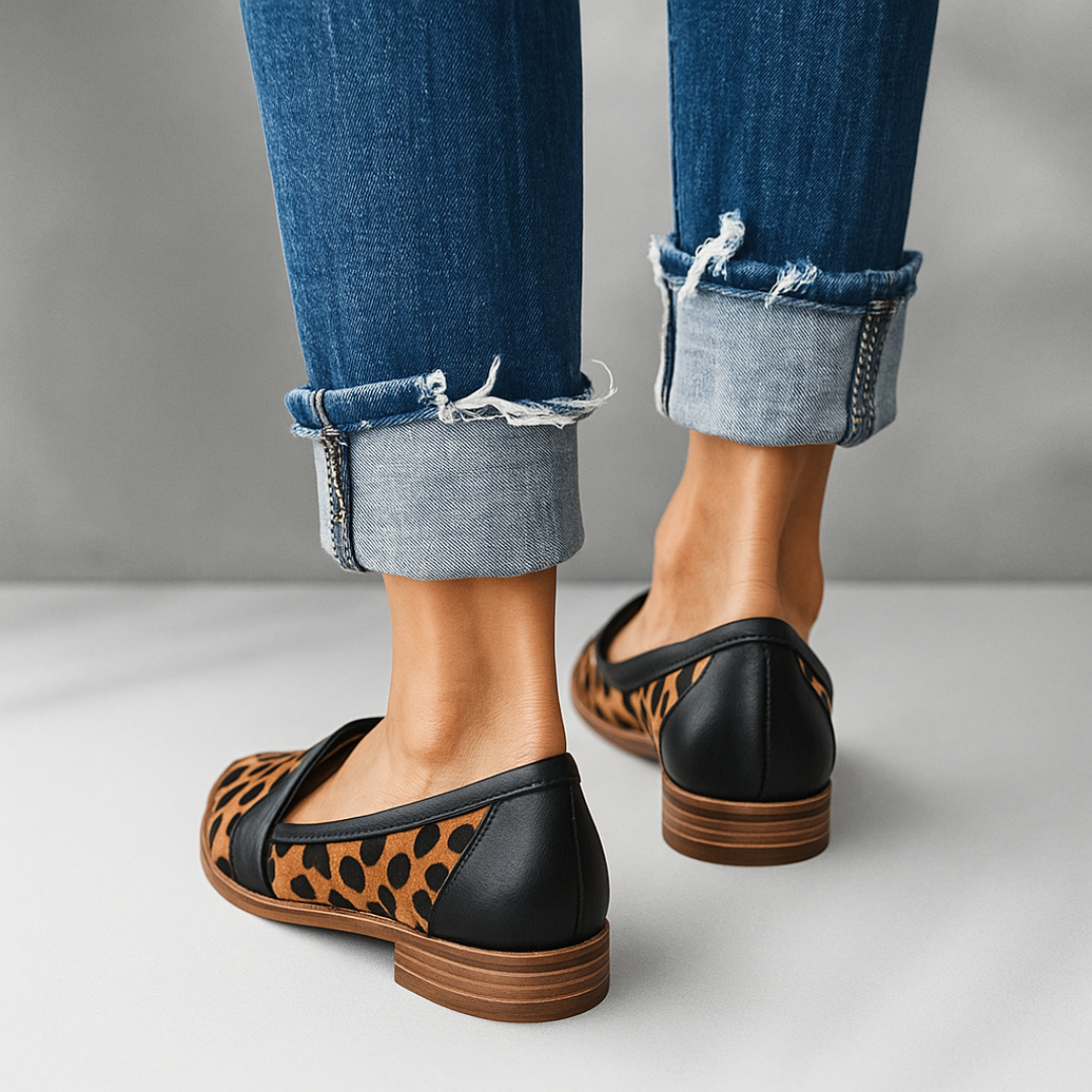 Mocassini donna leopardati, perfetti per un tocco chic e casual, con punta comoda.