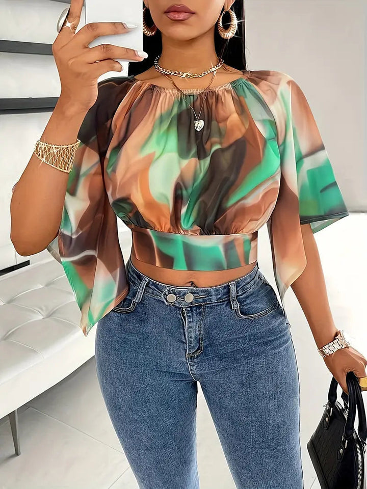 Top estivo crop donna verde con sensuale fantasia batik e maniche a volo. Moda femminile casual chic per primavera/estate.