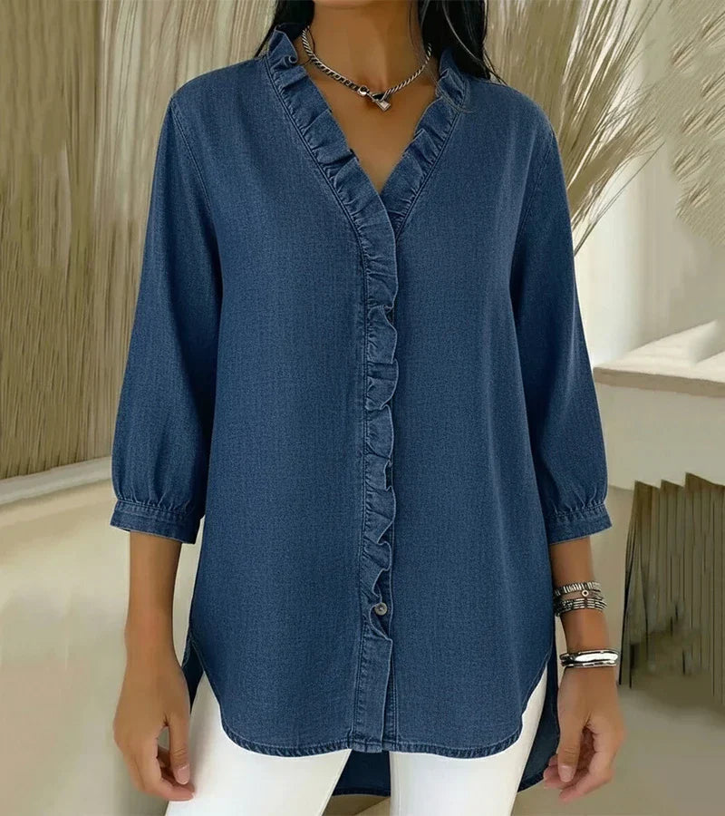 Blusa donna elegante con scollo a V, ruches e maniche a ¾. Perfetta per ufficio e casual.