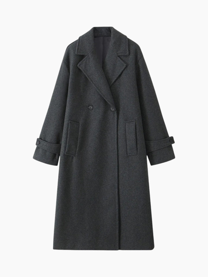 Trench donna doppiopetto elegante, perfetto come capospalla antivento per la moda urbana di mezza stagione.