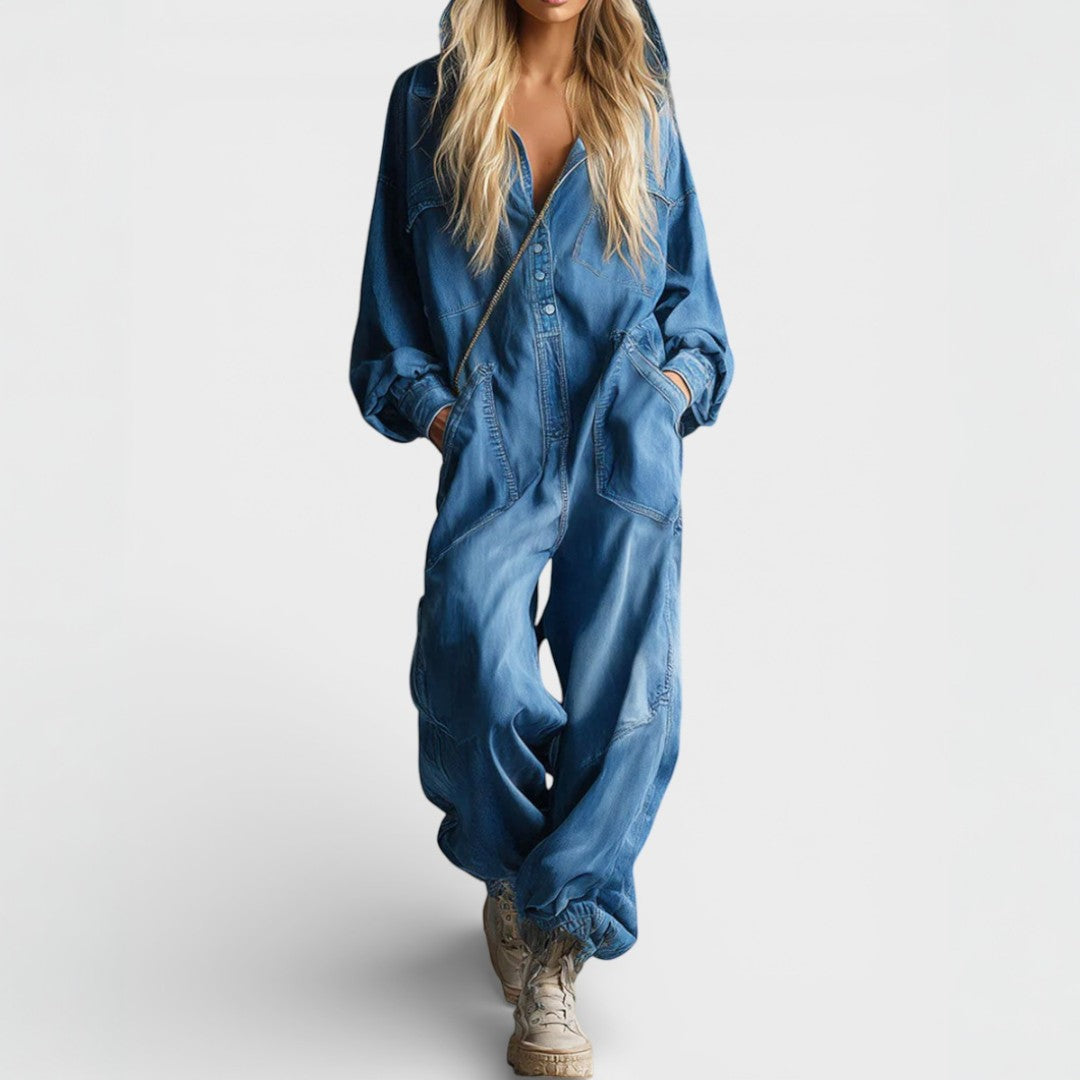 Tuta donna blu casual con cappuccio e vestibilità rilassata. Perfetta per un look comodo e alla moda.