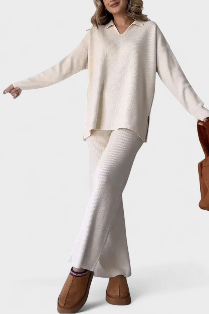 Set completo donna, maglia a collo polo e pantaloni ampi per un look casual chic e confortevole.