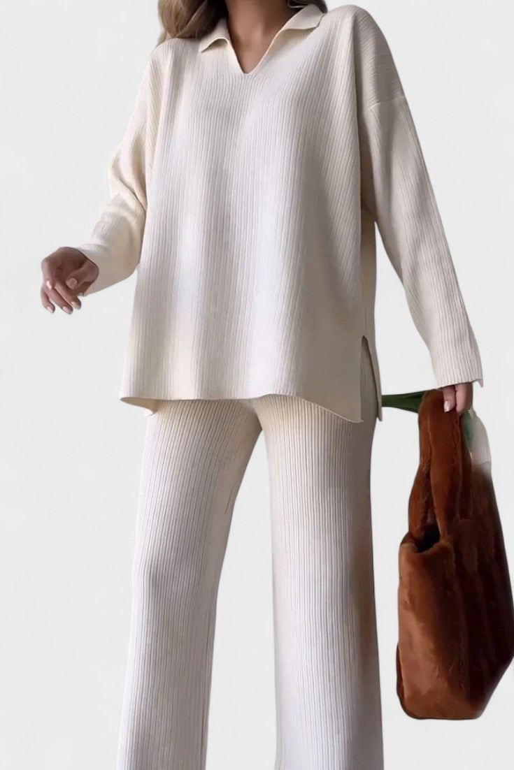 Moda femminile: completo maglia collo polo e pantaloni larghi, ideale per eleganza e comfort quotidiano.