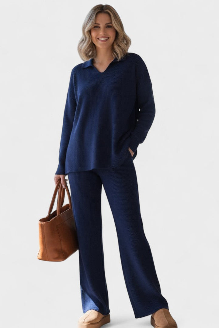 Completo da donna con maglia collo polo e pantaloni ampi, perfetto per un look rilassato ma elegante.