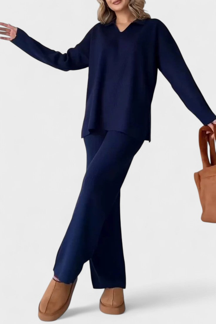 Abbigliamento femminile: completo maglia a collo polo e pantaloni larghi, un mix di stile e comfort.