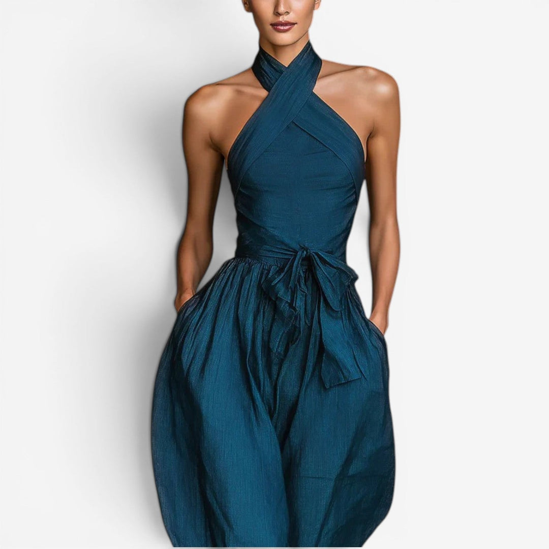 Tuta elegante donna scollo halter, pantalone fluido, ideale per eventi estivi e serate chic.