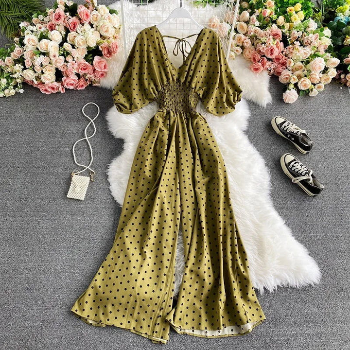 Tuta a pois per donna, ideale per la primavera estate. Design con vita smock e gamba larga, perfetta moda estiva.