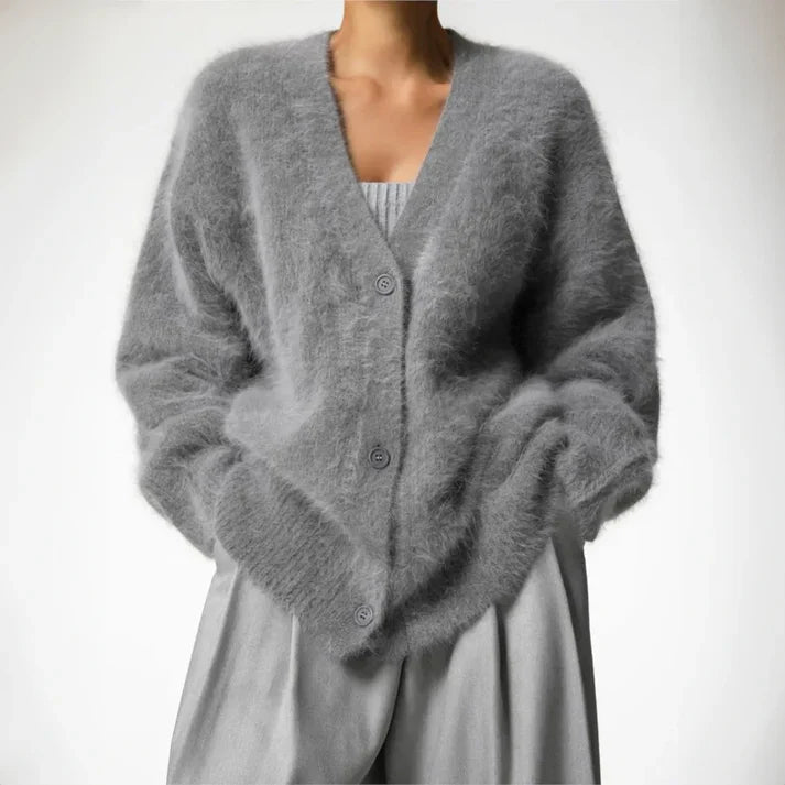 Morbido cardigan oversize da donna, scollo a V e bottoni. Abbigliamento moda versatile per strati, comfort e stile.
