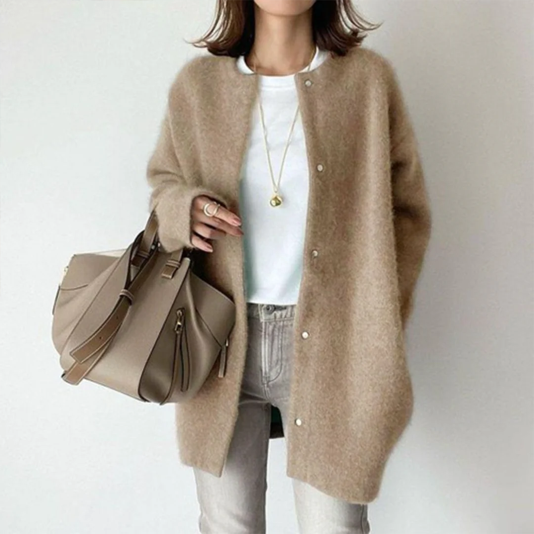 Maglieria donna: cardigan lungo oversize con bottoni, di tendenza, per stile casual autunno/inverno.