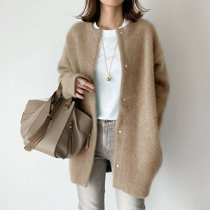 Maglieria donna: cardigan lungo oversize con bottoni, di tendenza, per stile casual autunno/inverno.