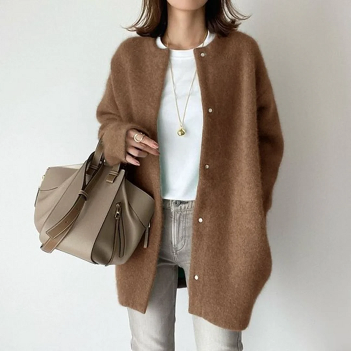 Cardigan lungo oversize donna con bottoni, maglieria calda e versatile per moda autunno/inverno.