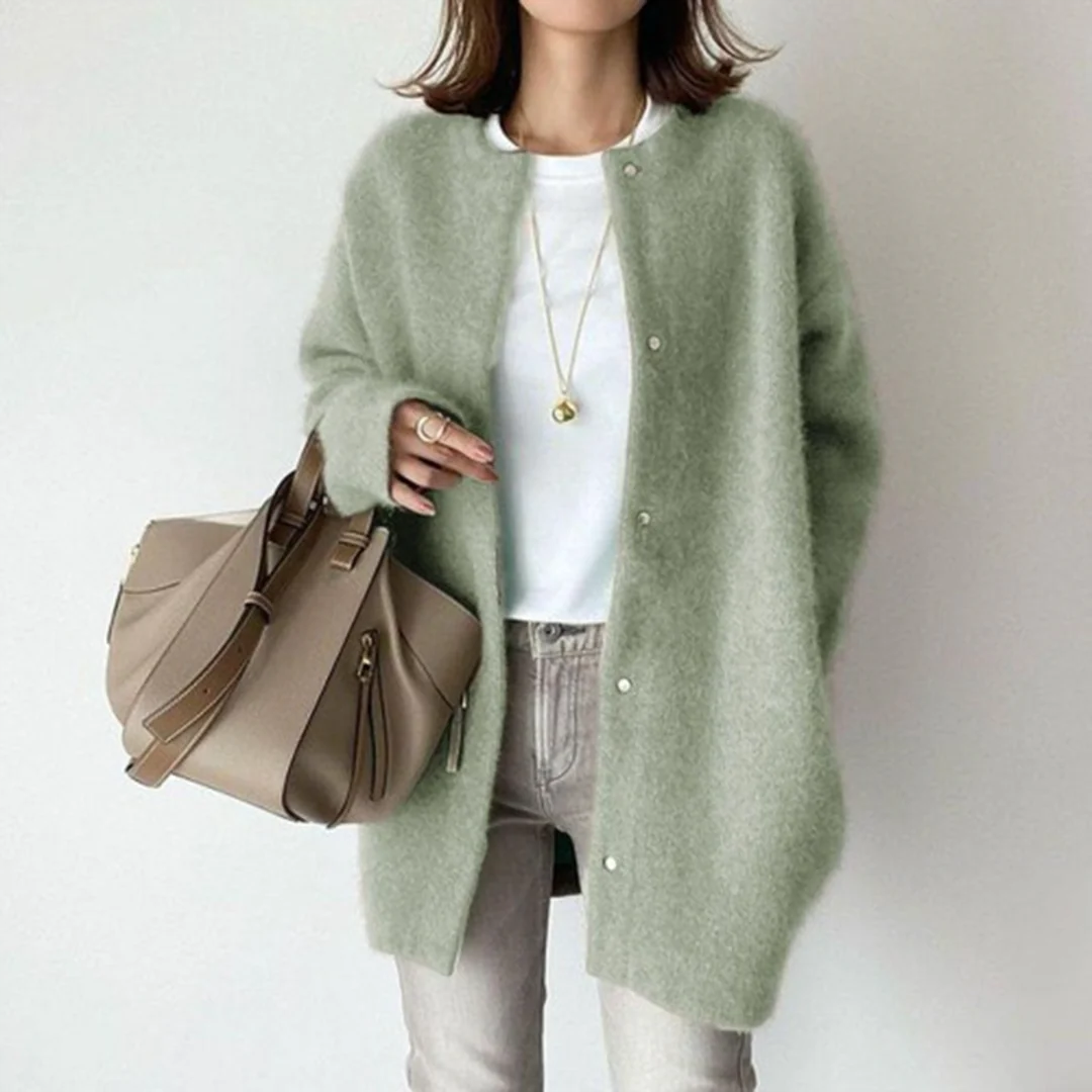 Cardigan lungo oversize donna con bottoni, stile casual elegante, maglieria moda autunno/inverno.