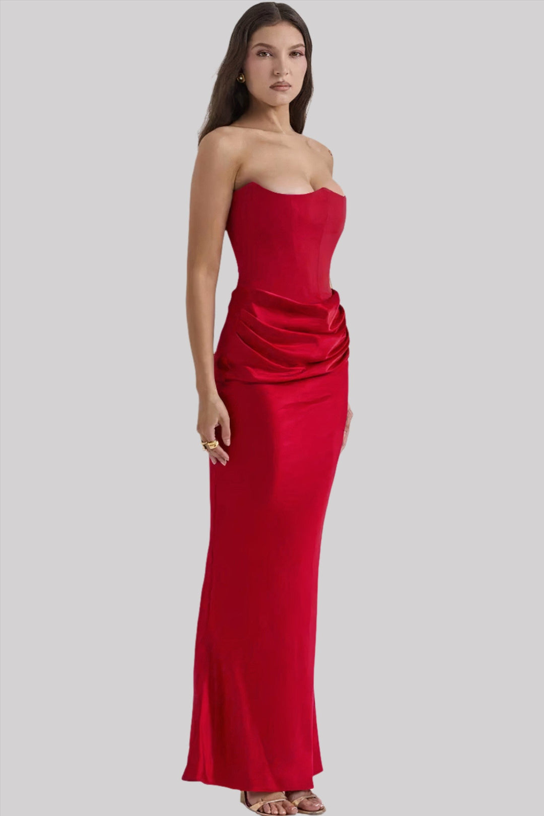 Abito da gala donna senza spalline, con silhouette a sirena, per un look sofisticato ed indimenticabile.
