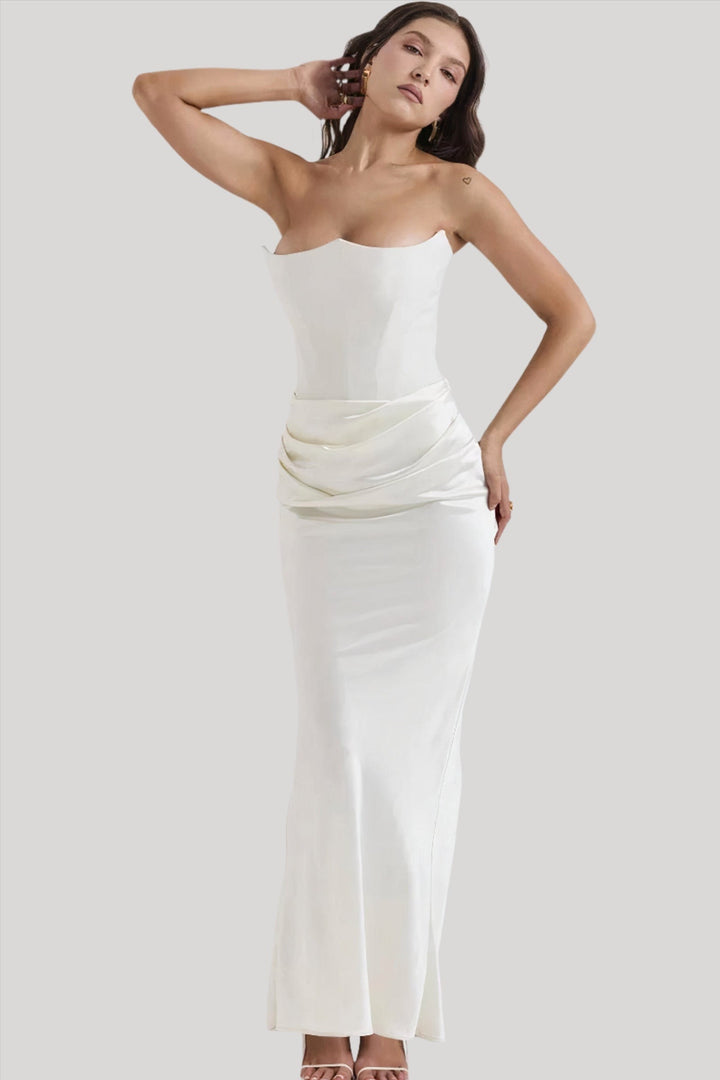 Abbigliamento formale donna: abito maxi elegante senza spalline, un must-have per la moda serata.