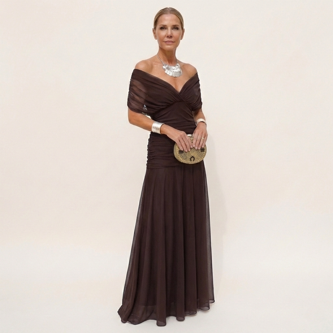 Vestito lungo in chiffon da donna, elegante con scollo drappeggiato, ideale per eventi serali.