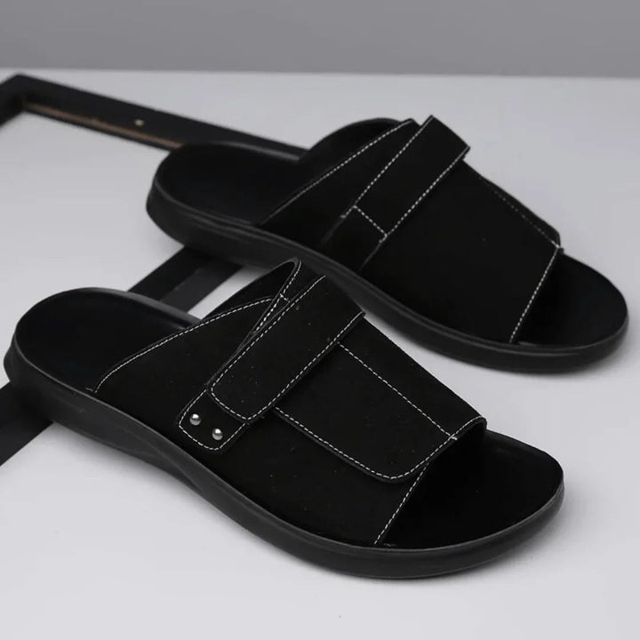 Scarpe aperte uomo estive, sandali regolabili per massimo comfort. Design moderno per moda uomo.