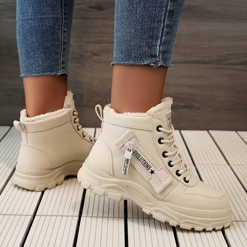 Stivaletti donna neri con lacci, caldi e confortevoli, perfetti per l'inverno. Calzature eleganti e pratiche.