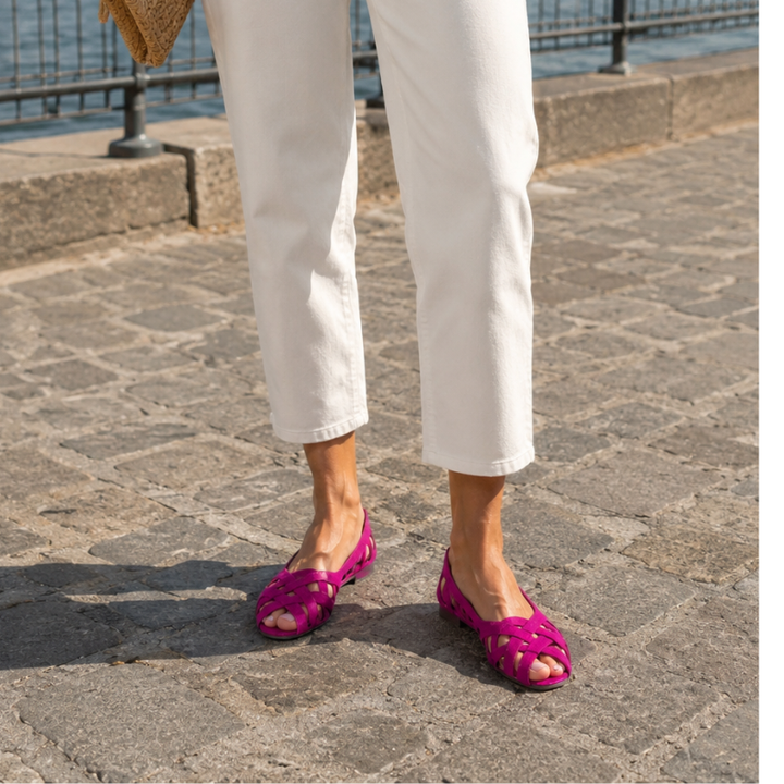Eleganti sandali piatti donna intrecciati, ideali per passeggiate estive e massimo comfort.