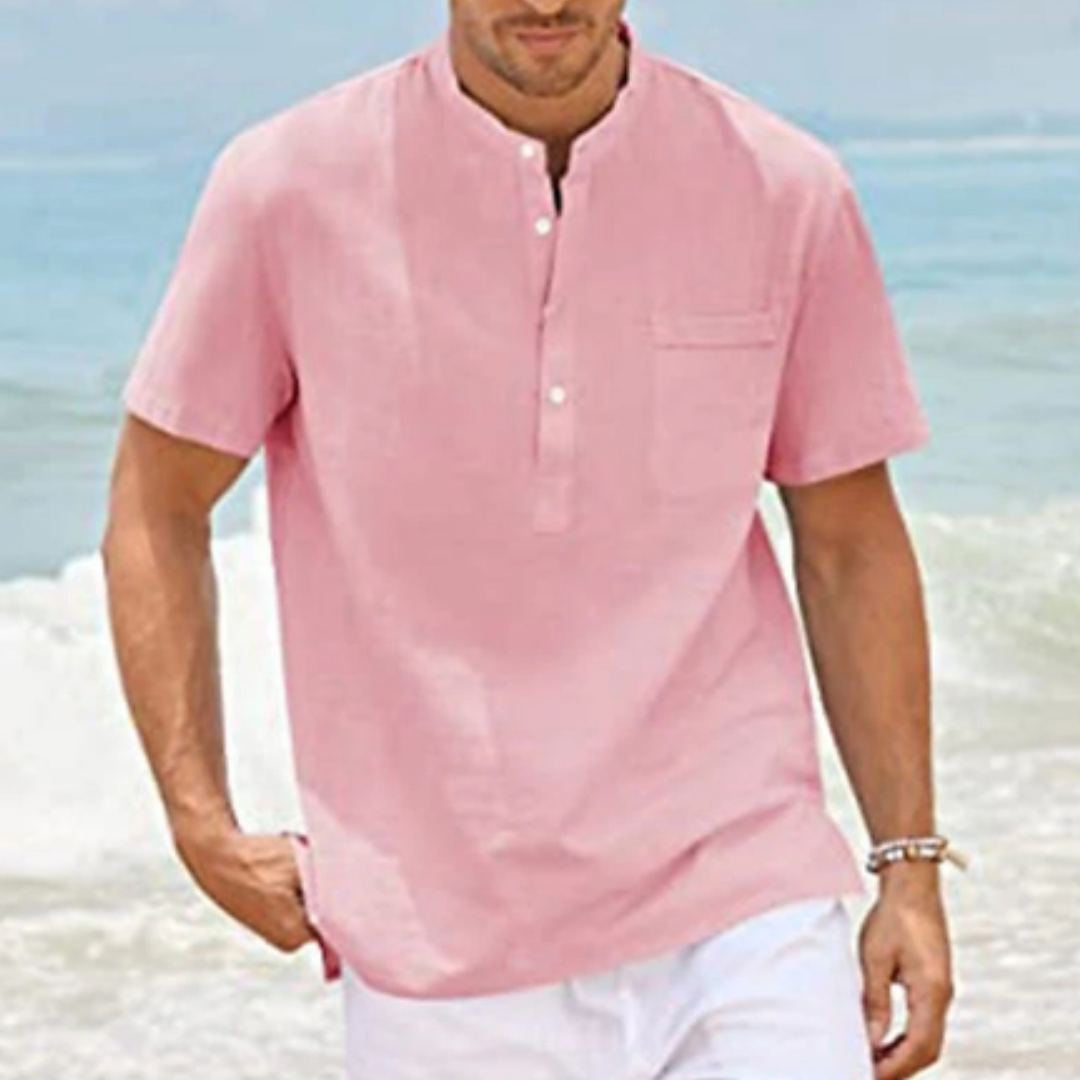 Camicia casual uomo in outfit smart-casual. Moda maschile versatile per look eleganti e comodi, perfetta per il tempo libero.