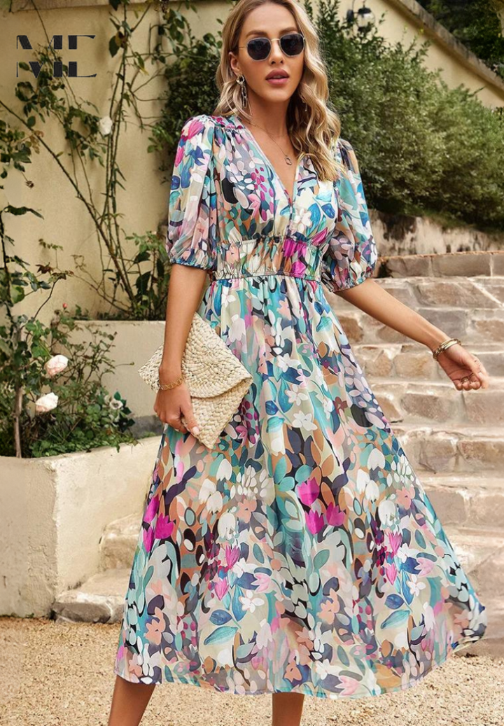 Moda donna: vestito midi floreale estivo con scollo a V, stile elegante.