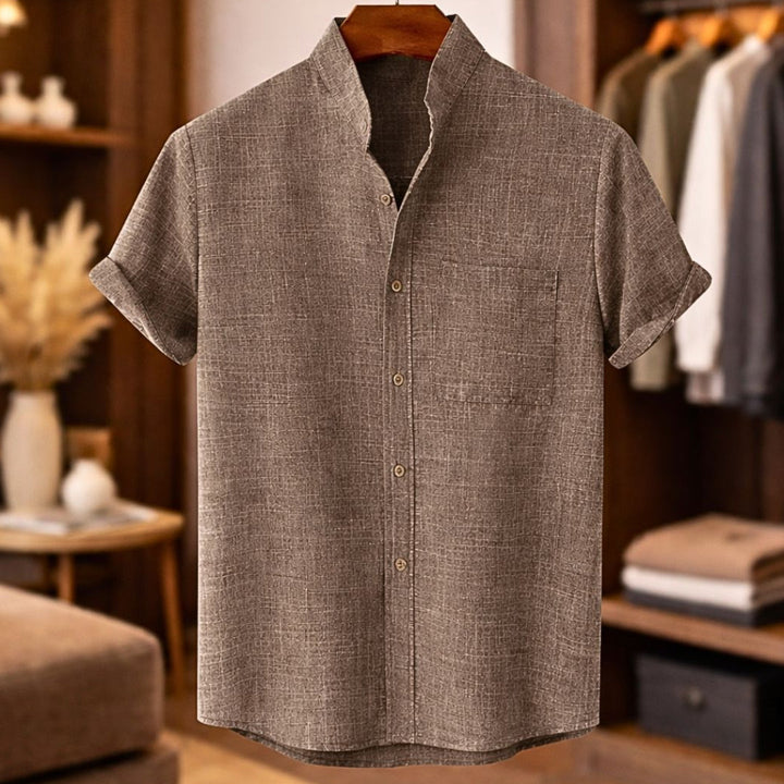 Camicia uomo versatile a manica corta, ideale per abbigliamento casual o semi-formale. Fresca e alla moda, per ogni occasione.