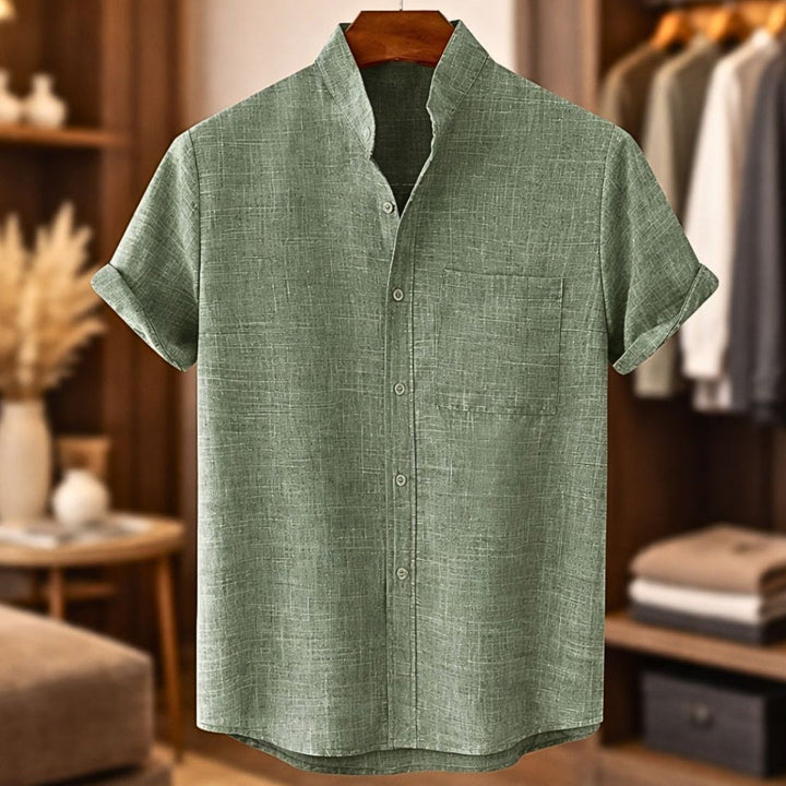 Camicia uomo estiva casual a manica corta con bottoni, design moderno e tessuto fresco per la moda primavera estate.
