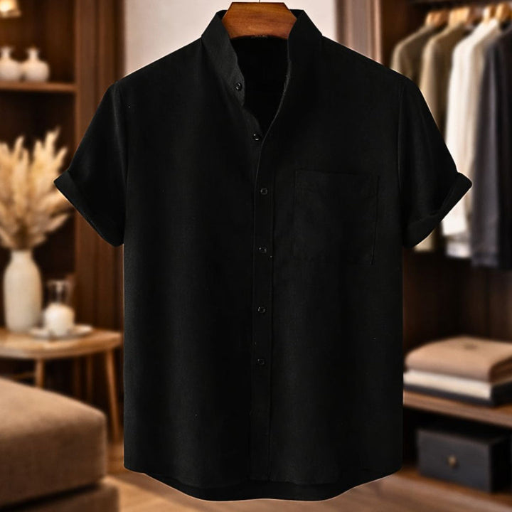 Elegante camicia uomo a manica corta per l'estate, stile casual chic. Perfetta per il tempo libero e la moda uomo attuale.
