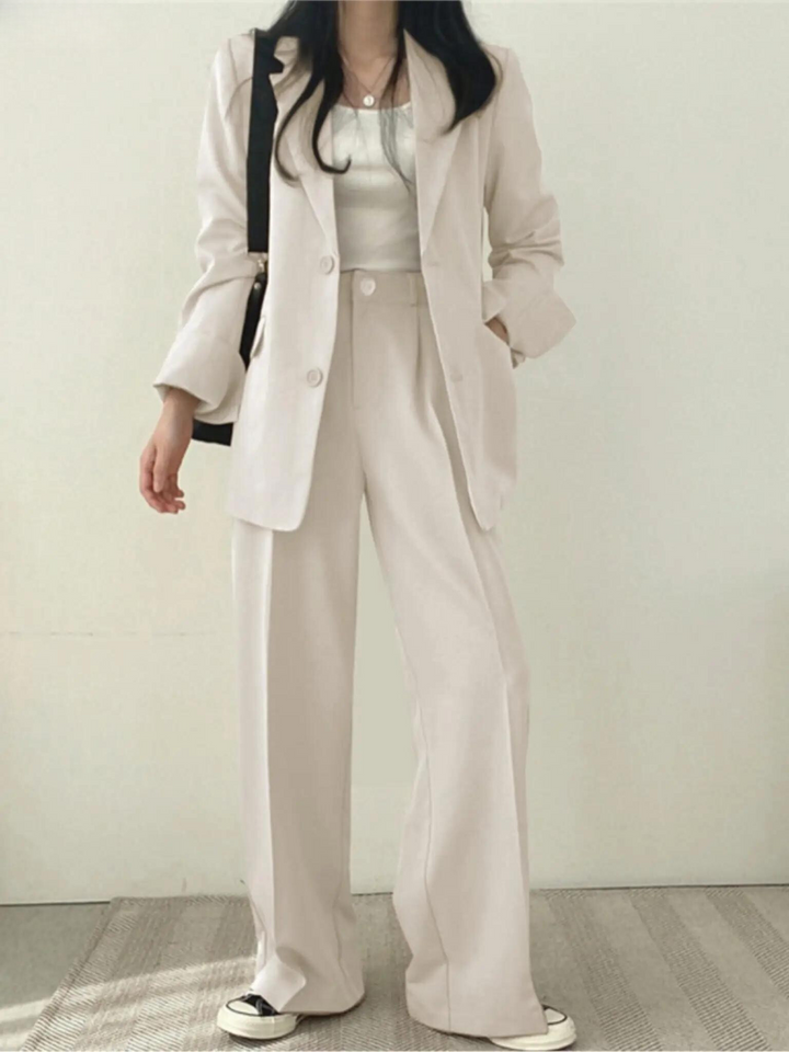 Completo giacca e pantalone donna professionale, due pezzi elegante per un look da ufficio impeccabile.