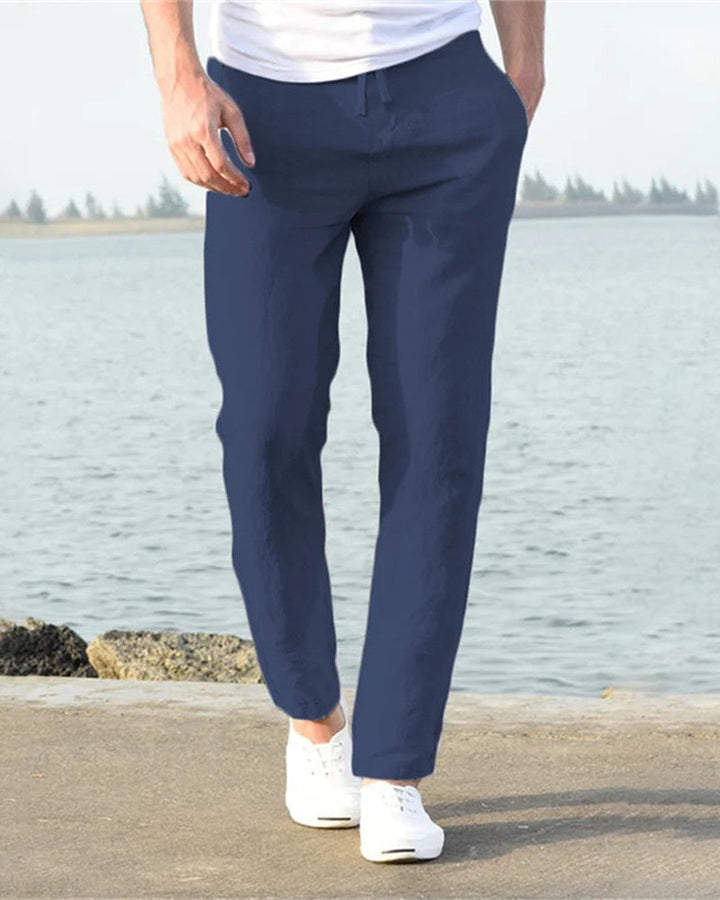 Essenziali pantaloni estivi uomo: leggeri, traspiranti, ultra comodi per l'estate e il tempo libero.