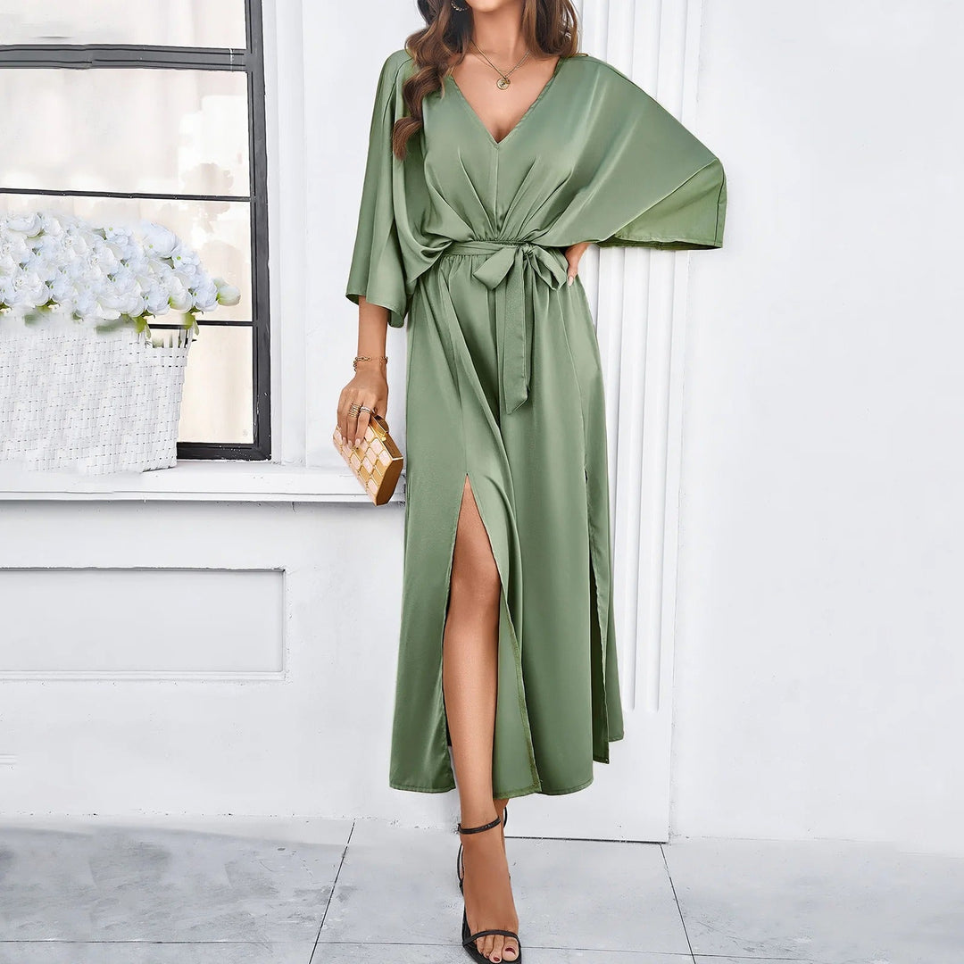 Vestito lungo da festa per donna, look serale chic. Abito da cocktail e cerimonia, moda femminile raffinata.