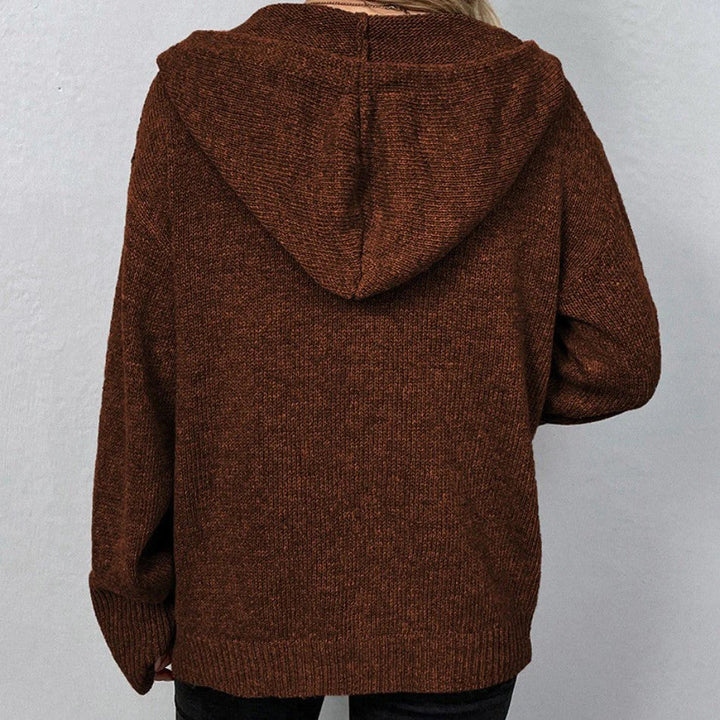 Texture del cardigan donna leggero Vega, morbido e confortevole, essenziale per moda casual versatile.