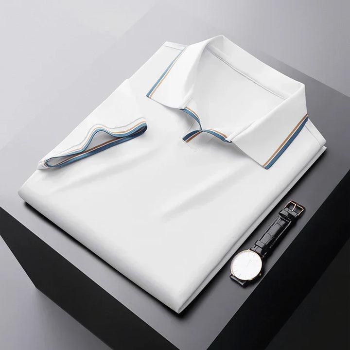 Polo uomo elegante manica corta, scollo a V, vestibilità sartoriale. Perfetta per look raffinato casual chic.