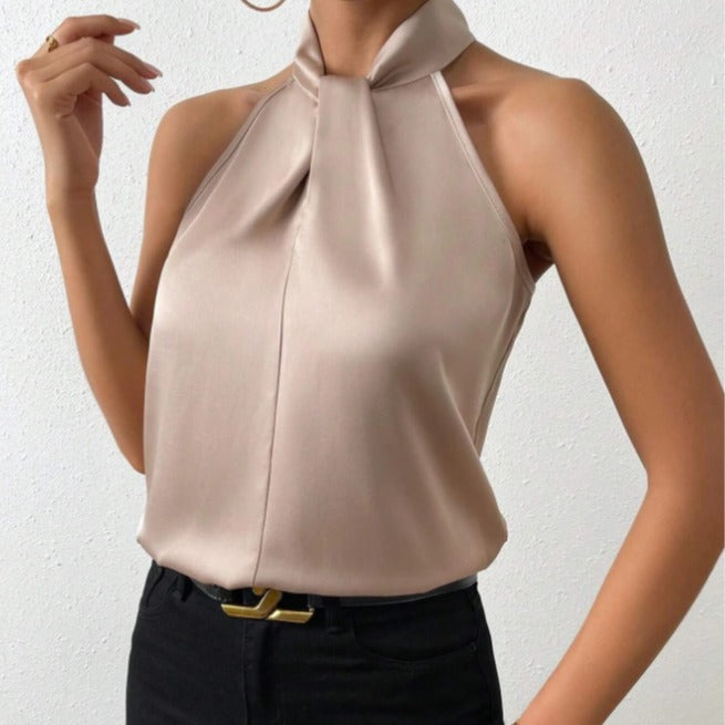 Blusa donna elegante con scollo all'americana e laccetti. Ideale per un look raffinato e di tendenza.