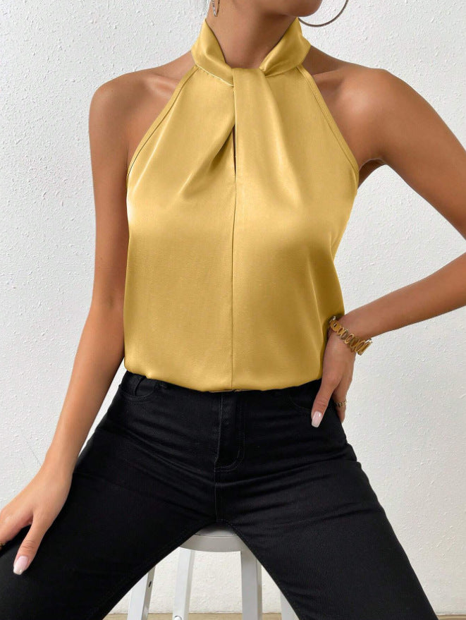 Top donna versatile con scollo all'americana e laccetti. Eleganza e comfort combinati in un capo unico.