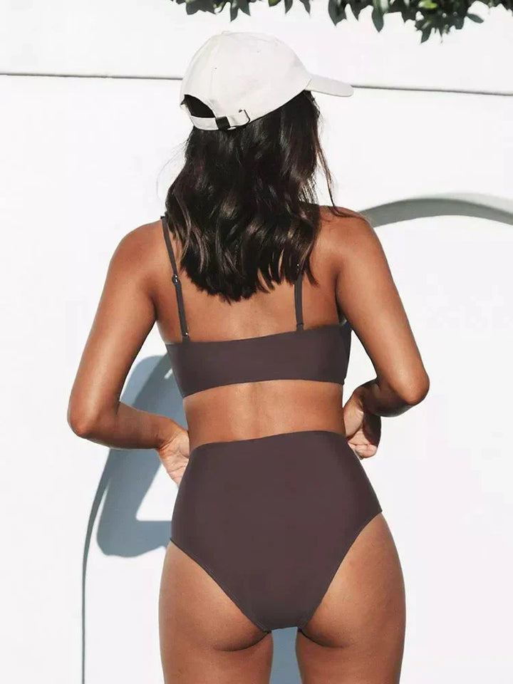 Bikini donna due pezzi a vita alta, per un look retrò chic sulle spiagge assolate.