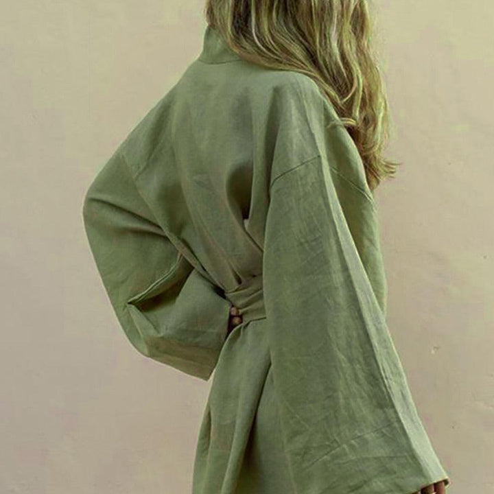 Kimono donna versatile verde cachi, ideale per le mezze stagioni. Perfetto per stratificazione elegante.