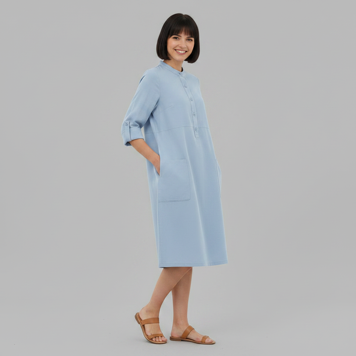 Abito midi donna con comode maniche tre quarti e colletto, perfetto per la moda femminile casual.