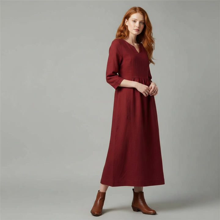 Elegante abito midi da donna con scollo a V profondo, maniche tre quarti e gonna svasata. Stile chic.