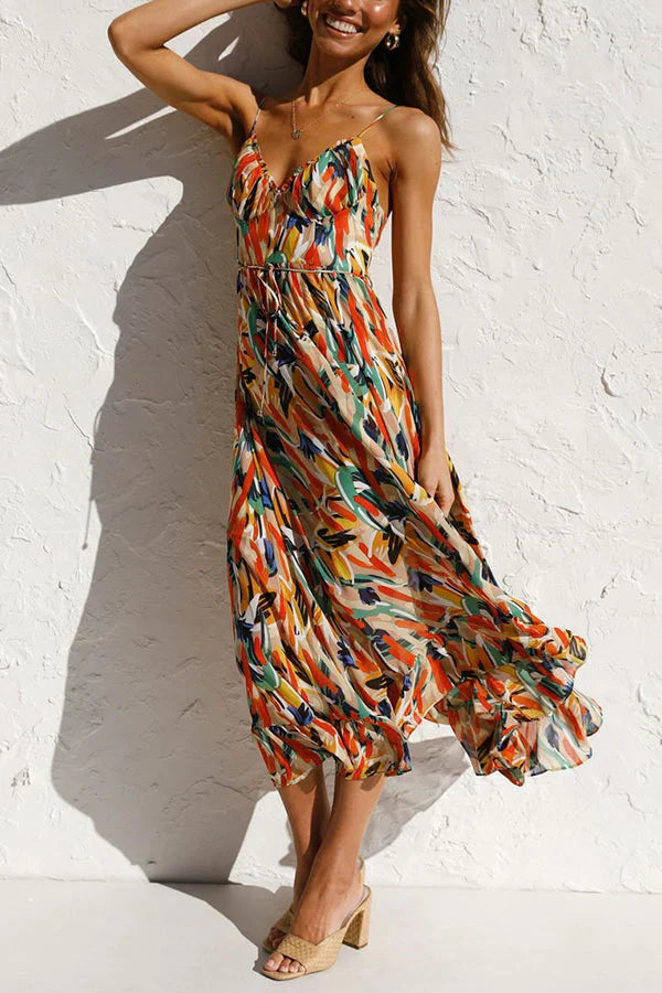Moda donna: vestito midi giallo-verde con stampa astratta, scollatura a V. Ideale per l'eleganza estiva.